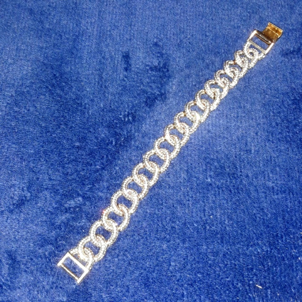 Nadri Bracelet Pave Crystals Authentic 7.5 long. Trendy Links HTF! - Picture 3 of 16